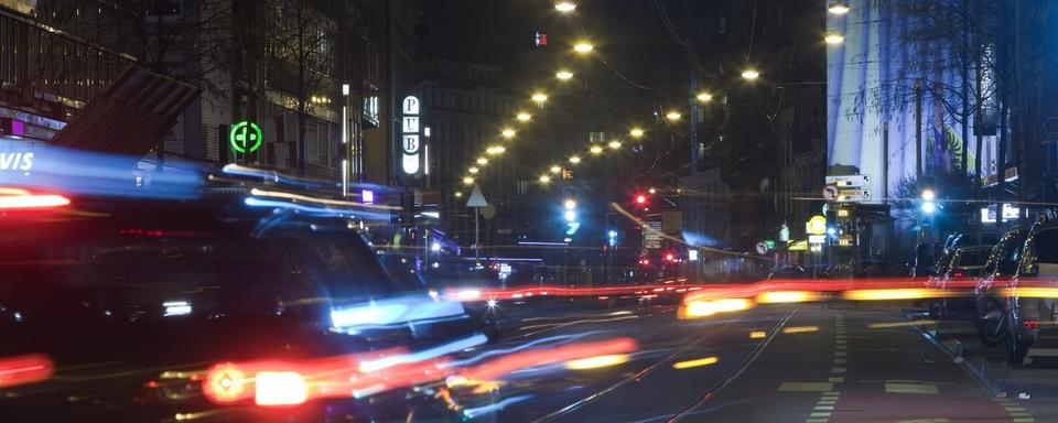 La rue de Lausanne à Genève illuminée par l'éclairage public. [Keystone - Salvatore Di Nolfi]