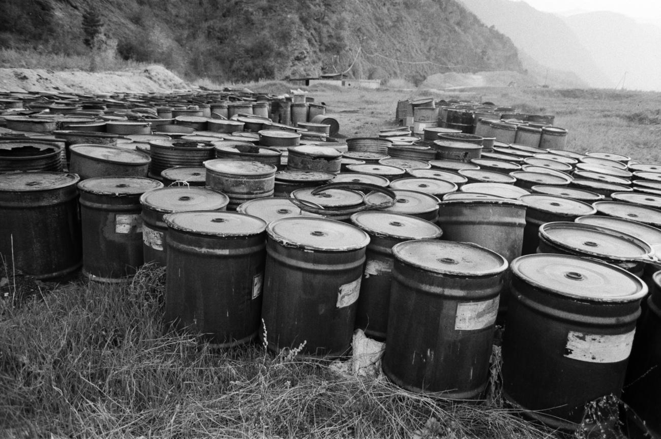 La décharge de déchets toxiques des usines chimiques valaisannes Lonza à Gamseried près de Gamsen, canton du Valais, photographiée le 30 avril 1987. [KEYSTONE - STR]