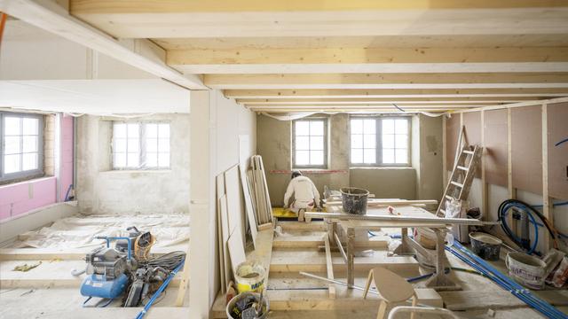 A son rythme, le bois se taille une place dans la construction [Keystone - Christian Beutler]