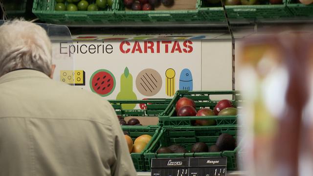 Conséquence directe de l'inflation, les associations d'aide alimentaire sont en mal de dons. [RTS - Yoan Rithne]