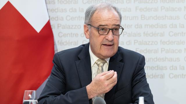 Guy Parmelin "recommande" de se préparer à baisser le chauffage l'hiver prochain [Keystone - Peter Schneider]