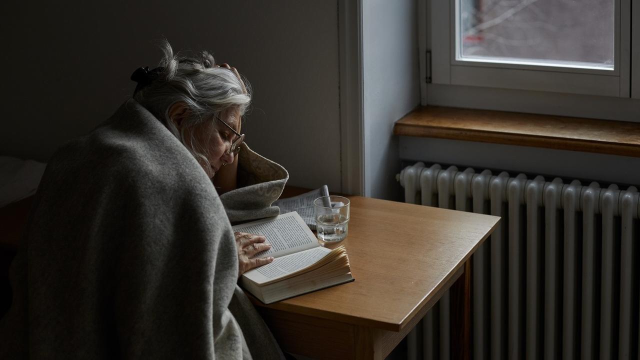 Les personnes âgées sont de plus en plus touchées par la pauvreté [KEYSTONE - CHRISTOF SCHUERPF]
