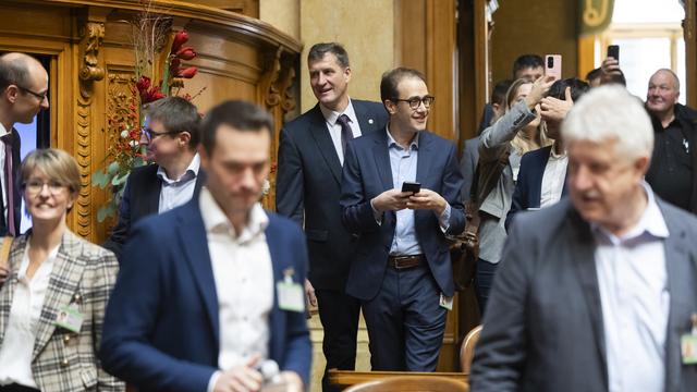 Visite de la salle du Conseil national lors de la journée d'accueil des nouveaux députés, le vendredi 24 novembre 2023, au Palais fédéral à Berne. [Keystone - Peter Klaunzer]