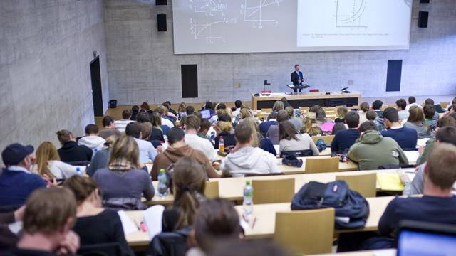 Un cours à l'Université de Fribourg en décembre 2009 (image d'illustration). [KEYSTONE - MARTIN RUETSCHI]