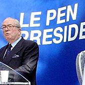 Lors d'une conférence de presse au siège de son mouvement, Jean-Marie Le Pen a affirmé qu'il pourrait l'emporter le 5 mai.