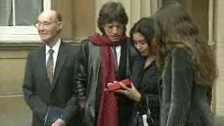 Mick Jagger a été anobli au palais de Buckingham par le prince Charles. Le chanteur rebelle devient Sir Mick Jagger