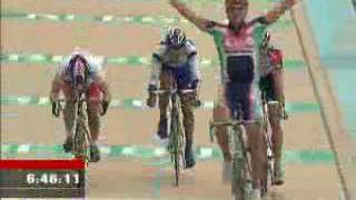 Cyclisme: pour la première fois un Suédois remporte le Paris-Roubaix