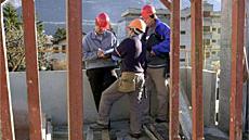 Des contrôleurs à l'action sur un chantier valaisan.