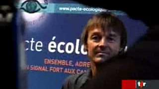 France: Nicolas Hulot présente son pacte écologique dans un livre