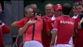 Tennis: Federer assure le maintien de l'équipe de Suisse en Coupe Davis