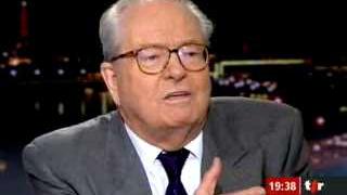 France: le leader du FN Jean-Marie Le Pen galvanise ses troupes pour la course à la présidence