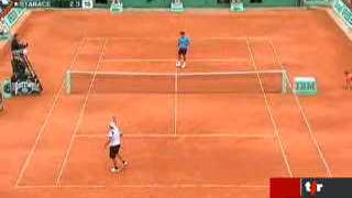 Tennis/Roland-Garros: Federer s'impose sans difficultés face à Starace (6-2 6-3 6-0)