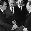 Richard Nixon et Leonid Brejnev, en mai 1972, lors de la signature de l'accord sur la limitation des armements nucléaires. [keystone]