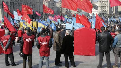 Des milliers de partisans pro-russes se sont rassemblés à Kiev