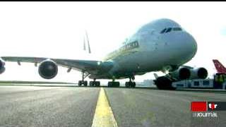 Aéronautique: le constructeur européen Airbus livre à la compagnie Singapore Airlines son premier A380