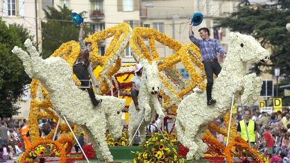 Le corso fleuri de la Fête des Vendanges a lieu dimanche