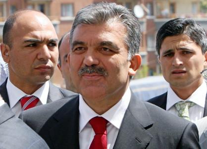 Abdullah Gül, entouré de ses gardes du corps