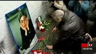 Russie: des centaines de Moscovites rendent hommage à Anna Politkovskaïa, journaliste assassinée il y a un an