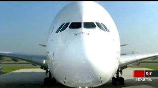 Aéronautique: le constructeur européen Airbus livre son premier A380 à la compagnie Singapore Airlines