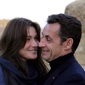 Carla Bruni et Nicolas Sarkozy, désormais unis par une alliance. [Keystone]