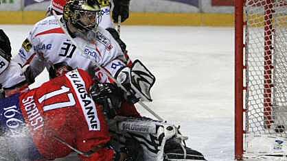 Bernie Sigrist marque le premier but lausannois contre Viège