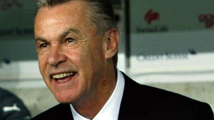 Ottmar Hitzfeld tout sourire après son 1er match.