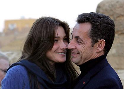 Carla Bruni et Nicolas Sarkozy, désormais unis par une alliance.
