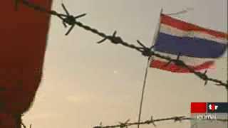 Thaïlande: des milliers de touristes sont coincés à Bangkok, les aéroports étant occupés par des manifestants qui réclament la démission du premier ministre