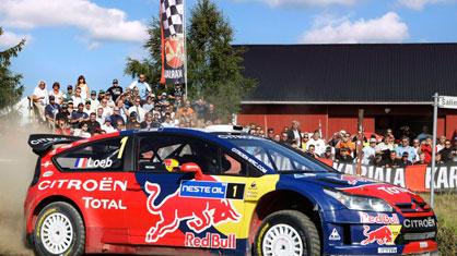 Loeb revient à un point de Hirvonen au championnat.