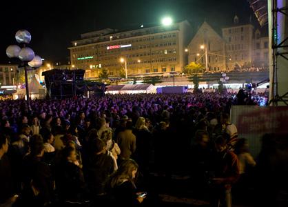 Vendredi soir, il y avait foule au concert de Gotthard sur la Riponne.