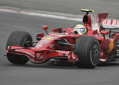 Massa a devancé Hamilton, son rival pour le titre.