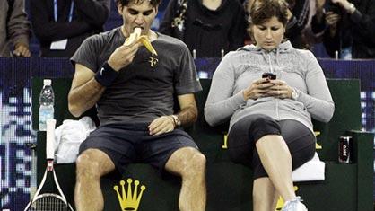 Roger Federer a la banane en Chine aux côtés de Mirka.