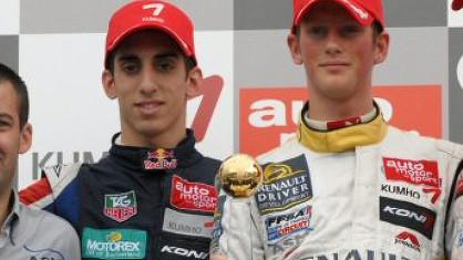 Romain Grosjean (à droite) et Sébastien Buemi à la fête.