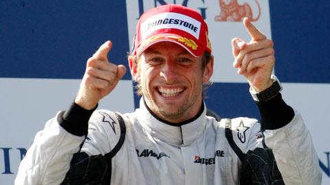 Jenson Button ne laisse que des miettes à ses adversaires.