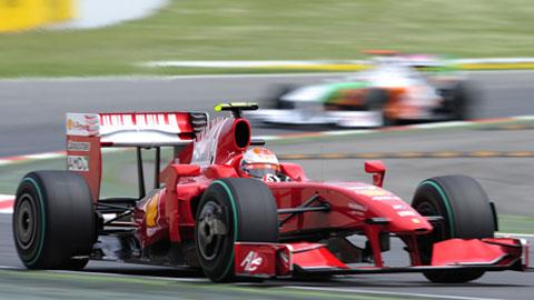 Raikkonen et la "Scuderia" Ferrari voient rouge.