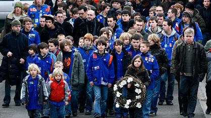 De 7000 à 8000 personnes ont pris part à une marche de soutien.