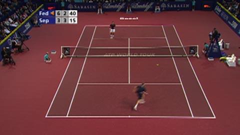 Sport en vidéo Tennis / Swiss Indoors (2e tour): un superbe échange conclu par Federer (4)