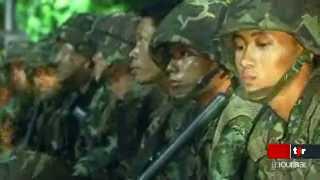 Thaïlande: des soldats armés de fusils automatiques font battre les manifestants en retraite