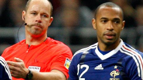 Martin Hansson n'a pas vu la double main de Thierry Henry.