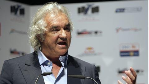 Flavio Briatore engage un bras de fer avec la FIA.