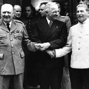 Winston Churchill, Harry Truman et Joseph Staline à Potsdam, le 23 juillet 1945. [keystone]