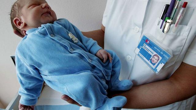 Les enfants nés par césarienne sont plus souvent sujets à des complications.