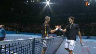 Tennis: Roger Federer a été battu en demi-finale du Masters de Londres par Nikolay Davydenko (2-6 6-4 5-7)