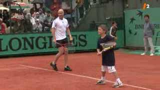 Tennis / Roland-Garros: un jeune Neuchâtelois participe au défi Steffi Graf/André Agassi