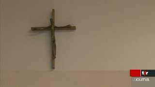 Alors que le débat concernant la présence du crucifix dans les classes est très vif en Italie, la question dans la Suisse catholique est moins controversée