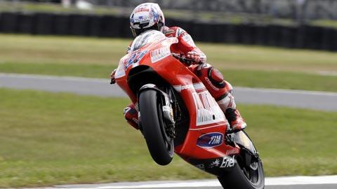 Casey Stoner peut faire le show. Il partira devant, chez lui en Australie.