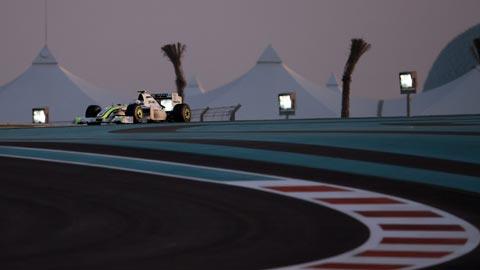 La nuit tombe sur la saison 2009, dominée par les Brawn GP.