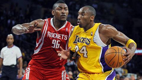 Kobe Bryant (à dr.) n'a fait qu'une bouchée des Rockets de Ron Artest.