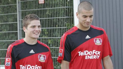 Pirmin Schwegler (g.) n'évoluera finalement pas avec Derdiyok.