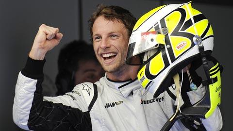 La joie de Button au sortir de son bolide.